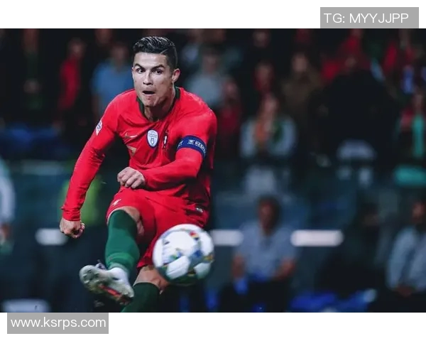 足球巨星C罗展现力量与魅力的大腿照片欣赏与解析